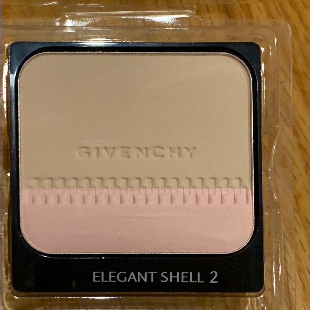 Givenchy - Compact Foundation & Highlighter
